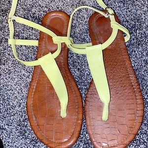 Size 8 neon yellow sandle